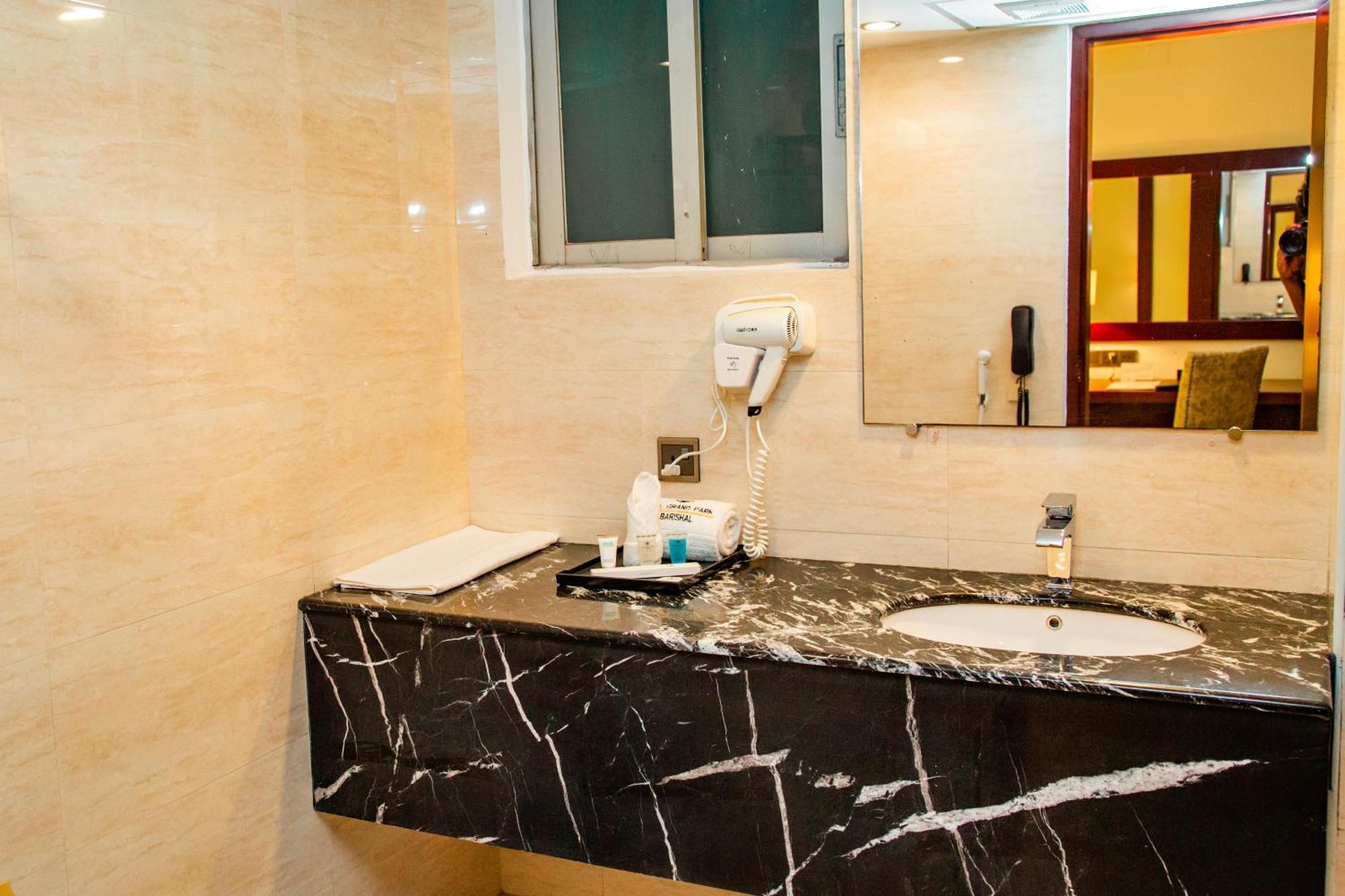 Hotel Grand Park Barishal Zewnętrze zdjęcie